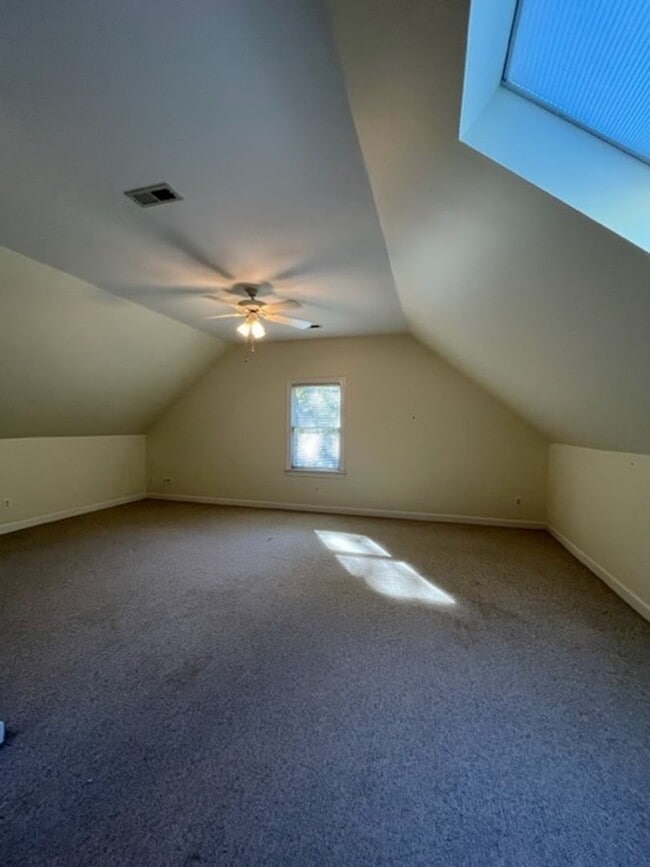 Building Photo - Gorgeous, updated 4 bedroom 2 bathroom hom...