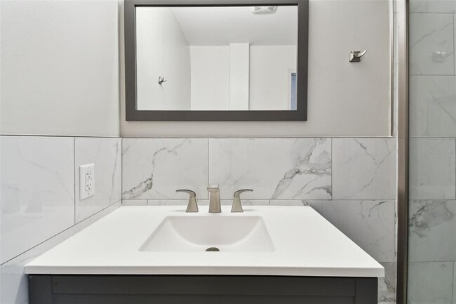 Building Photo - 206 N Montclair Ave