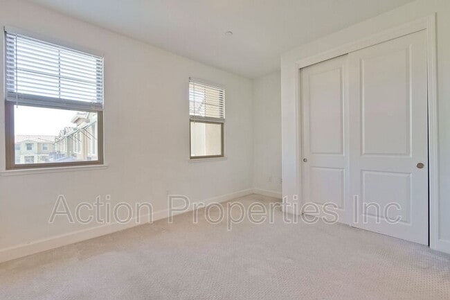 Building Photo - 605 Cinnamon Cir.