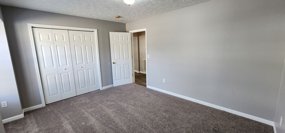 Building Photo - 1984 River Vista Cir