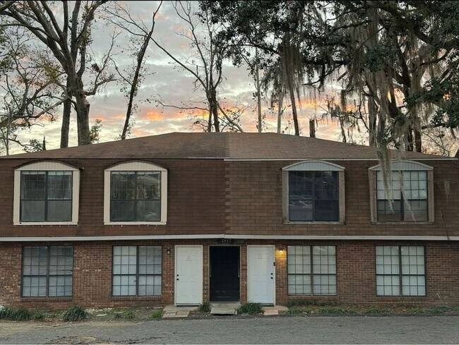 Primary Photo - 1957 Darryl Dr