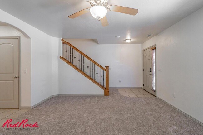 Building Photo - 3 Bedroom Townhome In Fossil Hills!