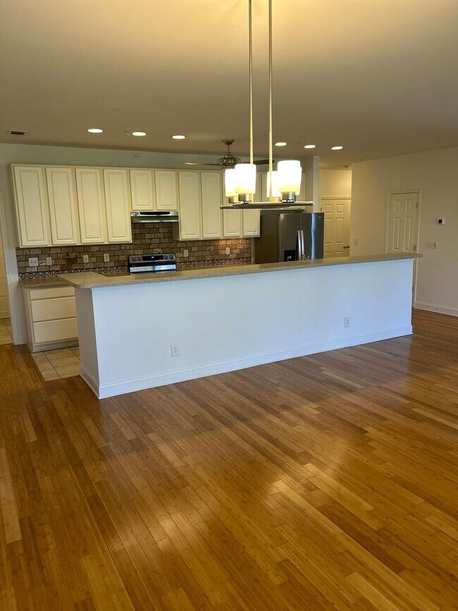 Building Photo - One of Kind-Top Floor Unit!