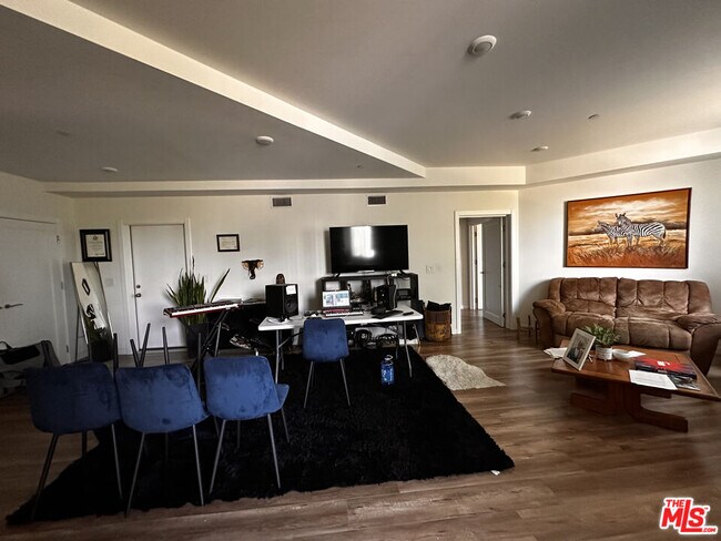 Building Photo - 5531 La Mirada Ave