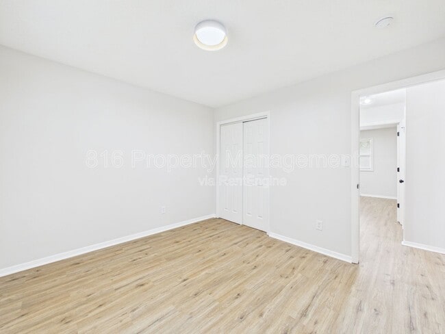 Building Photo - 100 S Oxford Ave