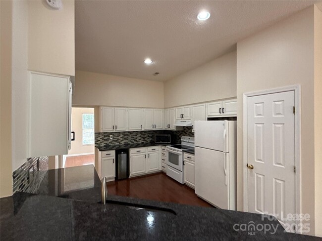 Building Photo - 14520 Sapphire Ln