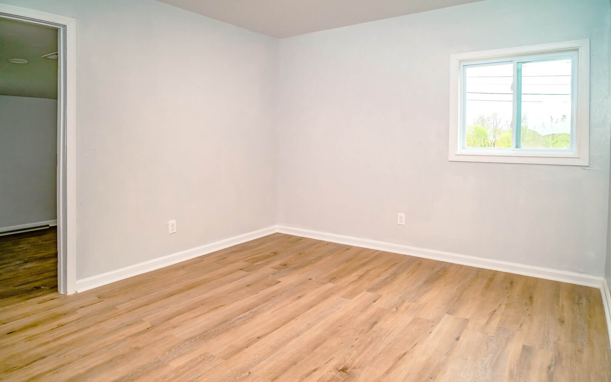 Building Photo - 3825 Crane Dr NE