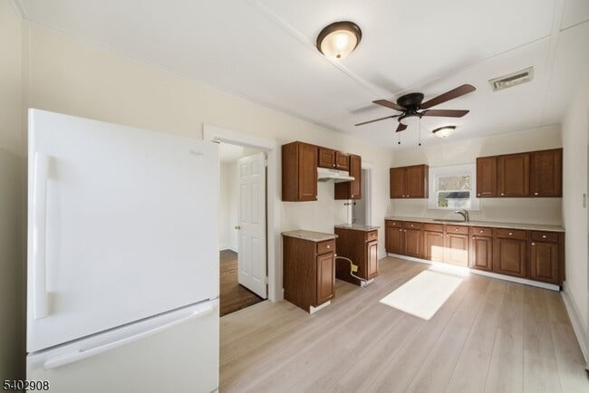 Building Photo - 75 Lakeview Terrace