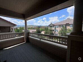 Building Photo - July 1st Move in! Top Floor 2 Bed / 2 Bath...