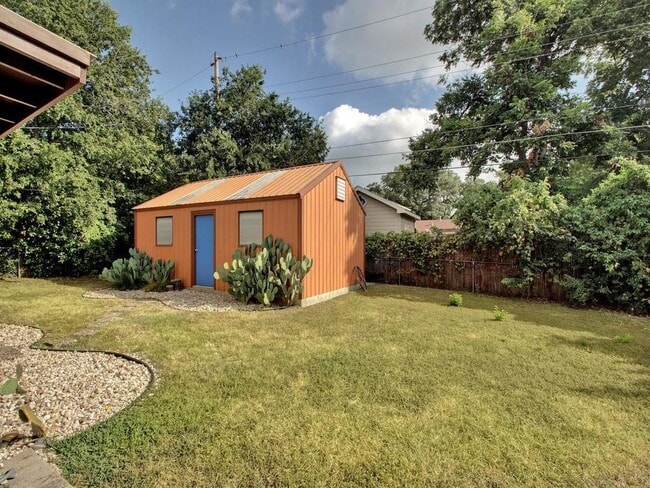 Building Photo - 1110 Fieldcrest Dr