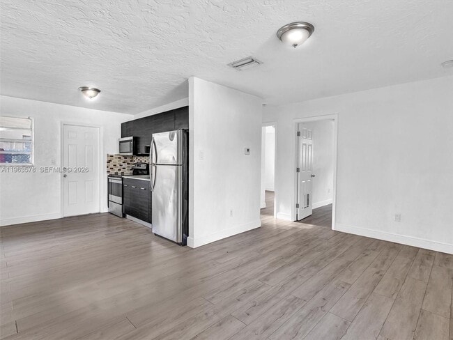 Building Photo - 2512 NW 9th Pl