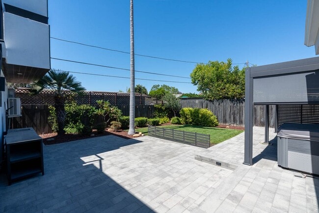 Building Photo - 3 Bedroom Home with Solar in Bay Park