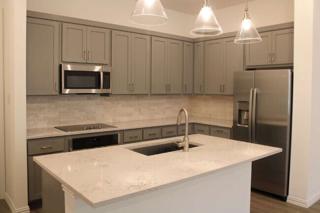 Building Photo - 628 Blue Rdg Dr