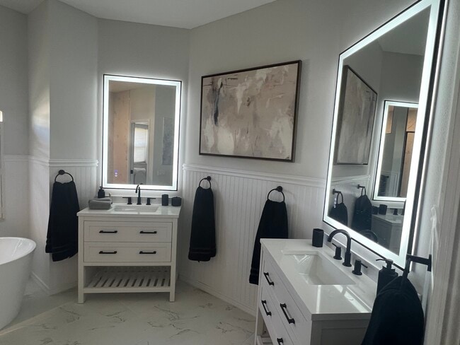 Building Photo - 2024 Calusa Lakes Blvd