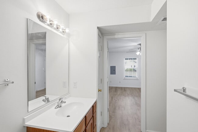 Building Photo - 1709 Juniper Dr