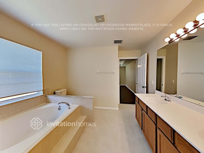 Building Photo - 3321 SW Savona Blvd