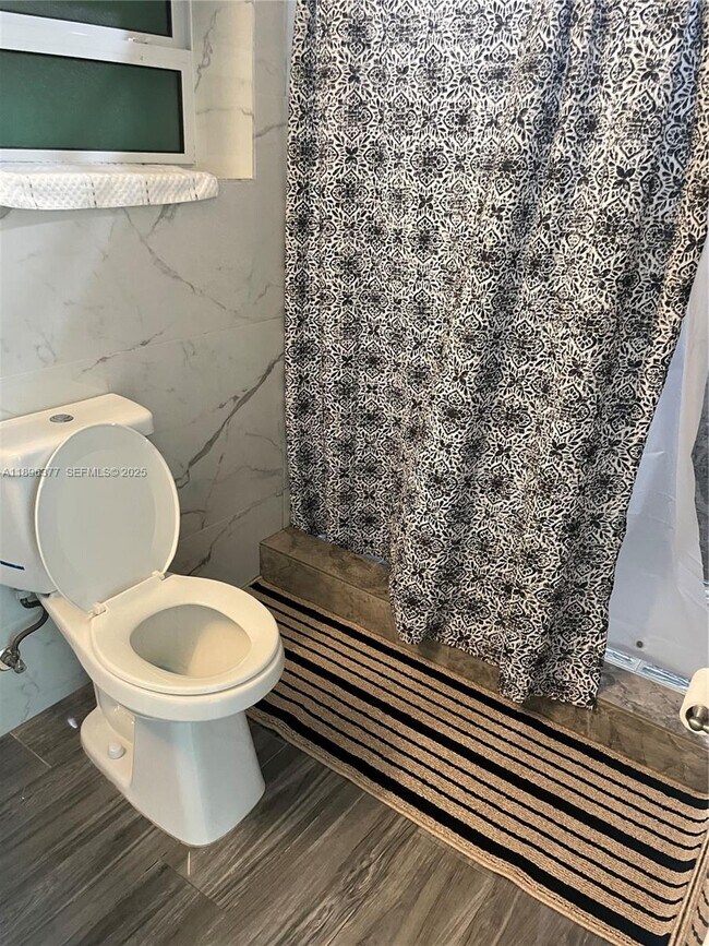 Building Photo - 240 NE 27th St