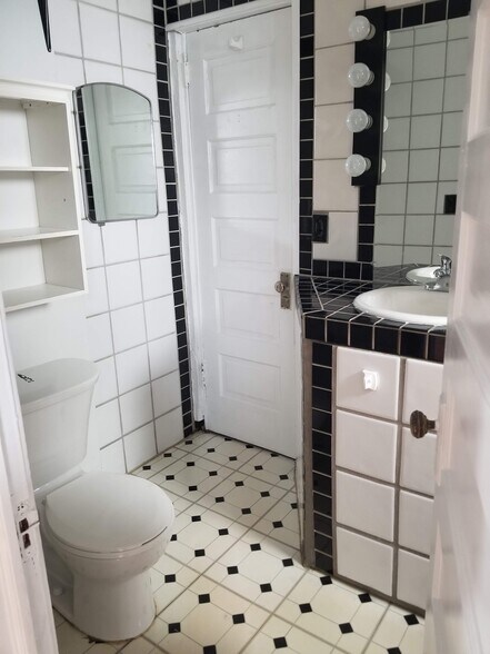 bath - 2208 27th Ave S