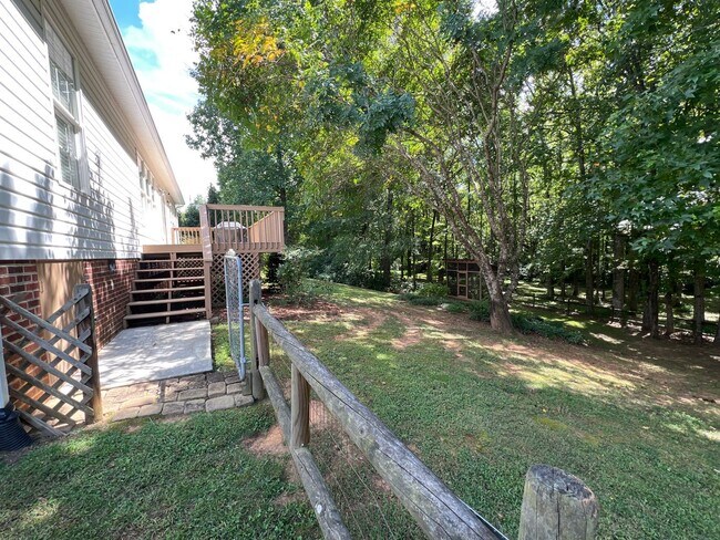 Building Photo - For Rent in Charleston Ridge