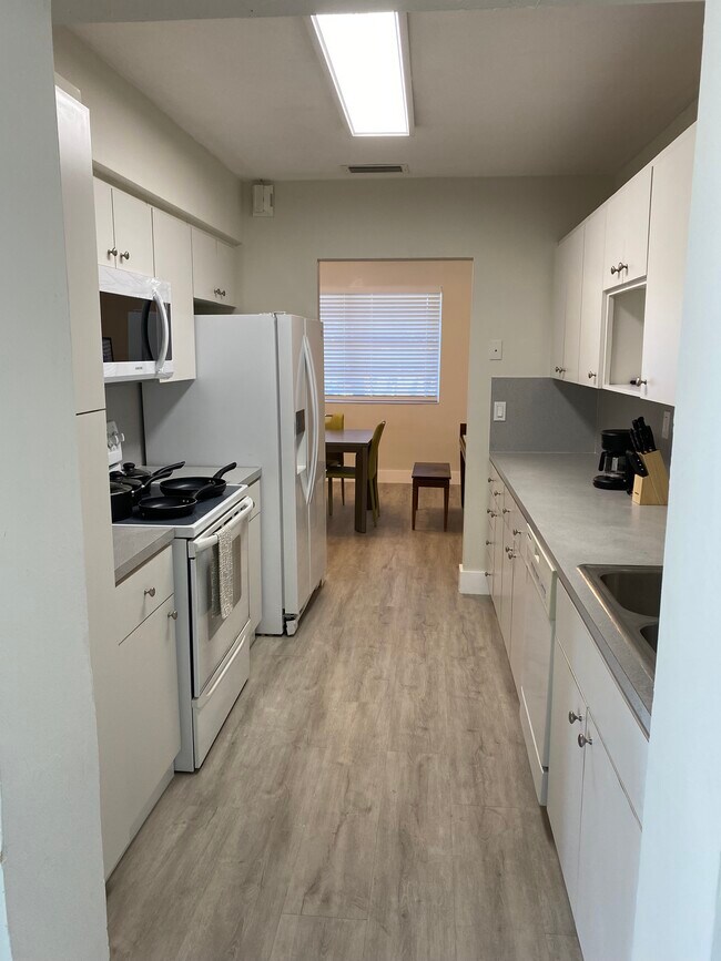 Building Photo - 3021 SW 78th Ct