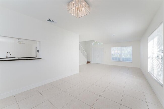 Building Photo - 10646 Lake Oak Way