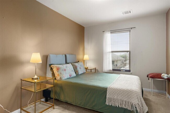 Building Photo - 369 S Brook Dr