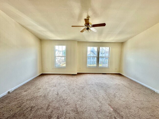 Building Photo - Fantastic 3 Bedroom Townhouse in Wellingto...