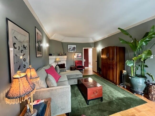 Building Photo - Whimsical 2BR/1BA, Outer Parkside Gem and Dog Friendly! FURNISHED Flexible Lease Term