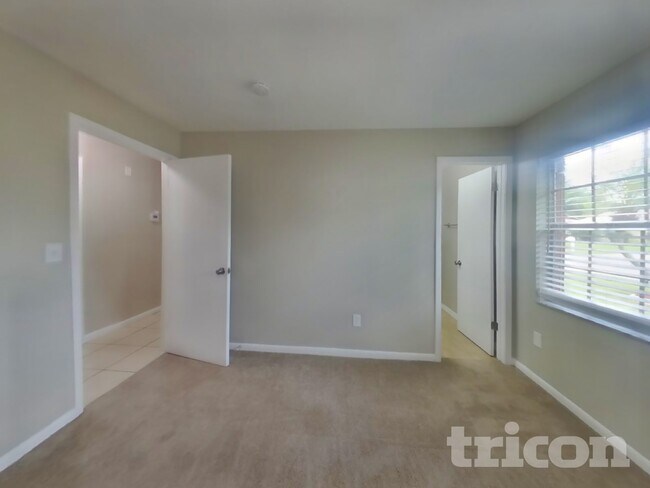 Building Photo - 1115 Oakhill St