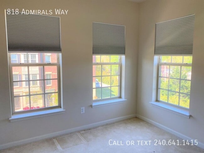 Building Photo - 818 Admirals Way