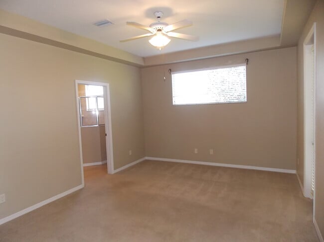 Building Photo - 881 W Silver Meadow Loop