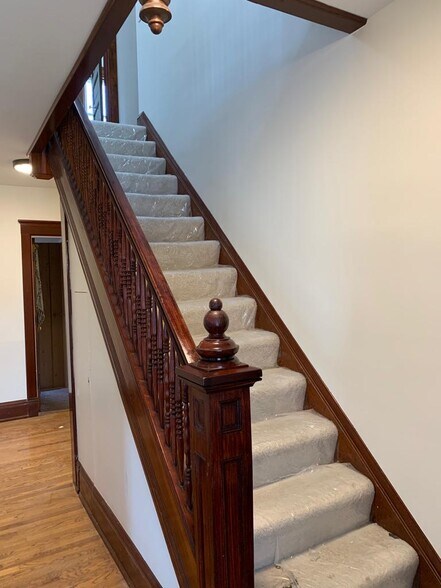 Entry hallway - 23 W Franklin Ave