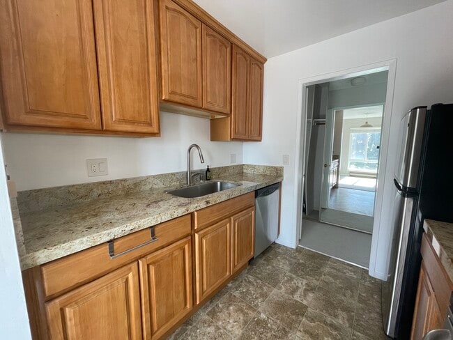 Kitchen - 2 Admiral Dr