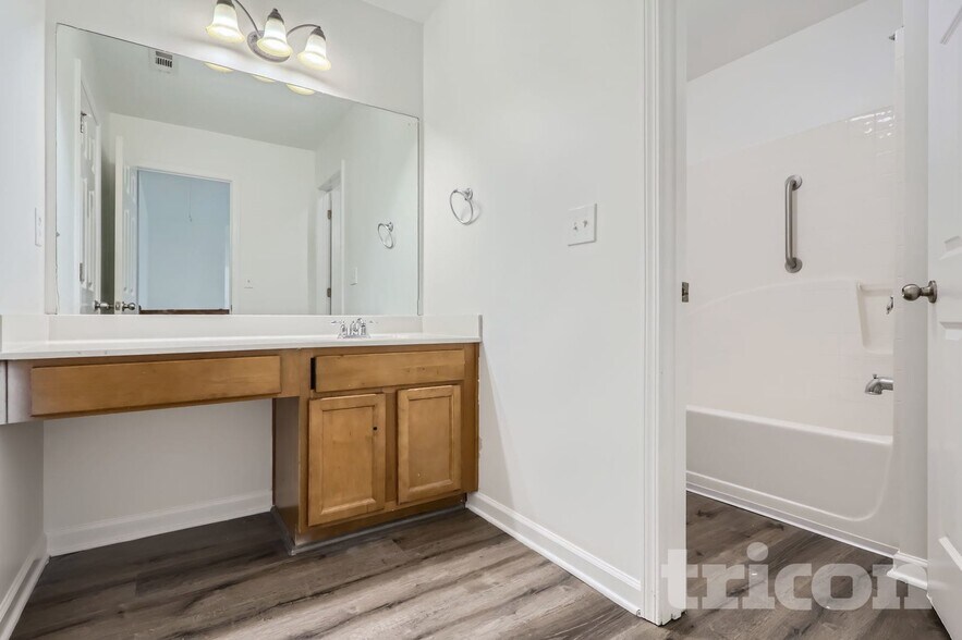 Building Photo - 5732 Barrington Run