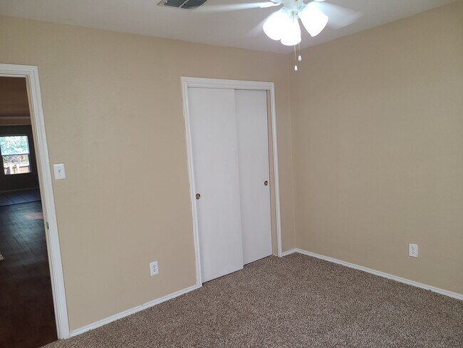 Building Photo - 3 Bedroom With Large Yard