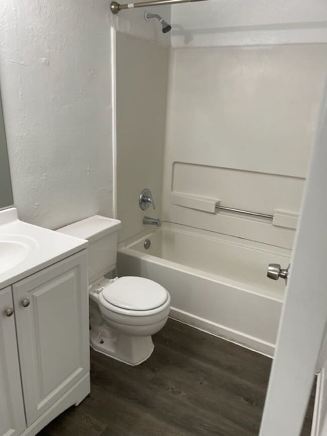 Building Photo - Landing - 633-107