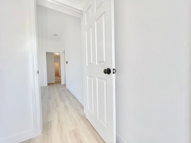 Building Photo - 707 W 48th St