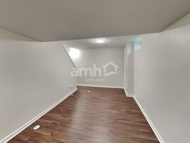 Building Photo - 89 Henderson Ln