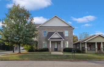 Building Photo - Spacious 3 Bedroom 3.5 Bath Available Fall...