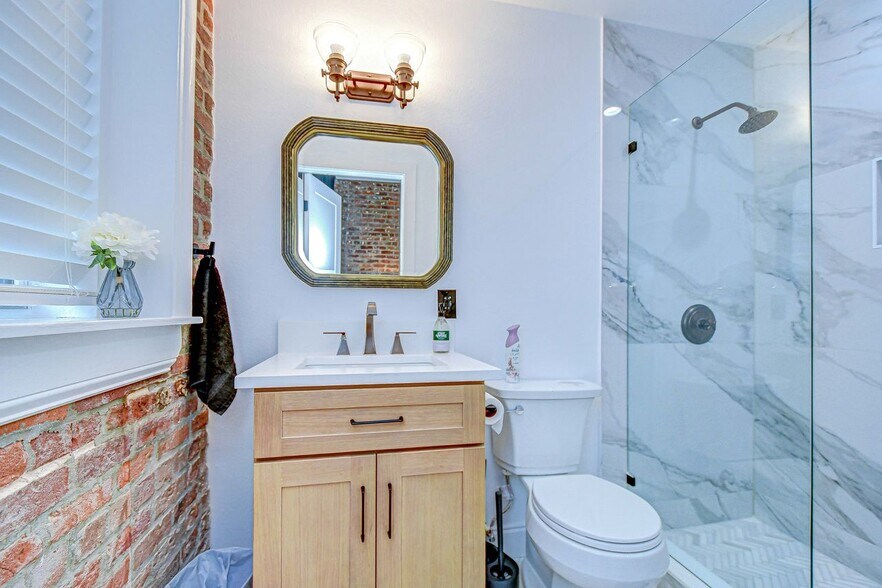 master bathroom ensuite - 215 Central Ave