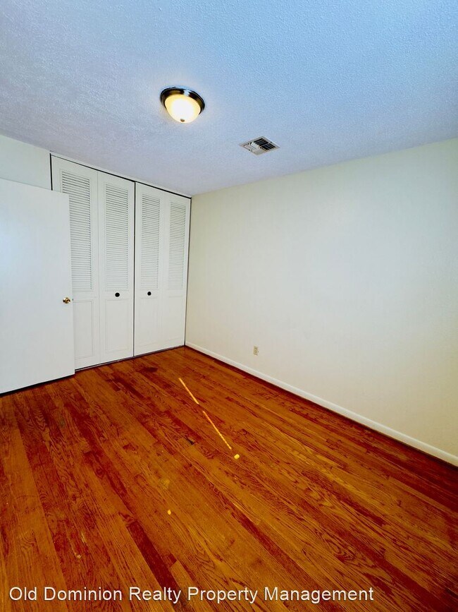 Building Photo - 2 br, 1.5 bath House - 548 Roosevelt Street