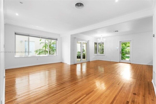 Building Photo - 605 Altara Ave