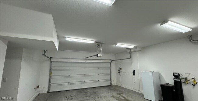 Building Photo - 6387 Ashland Crst St