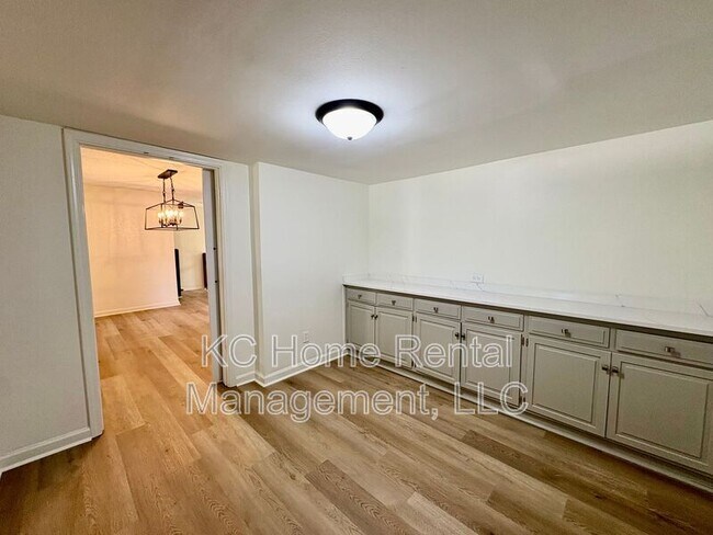 Building Photo - 10205 CedarBrooke Ln