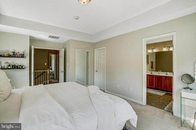 Building Photo - 8535 Wyngate Manor Ct