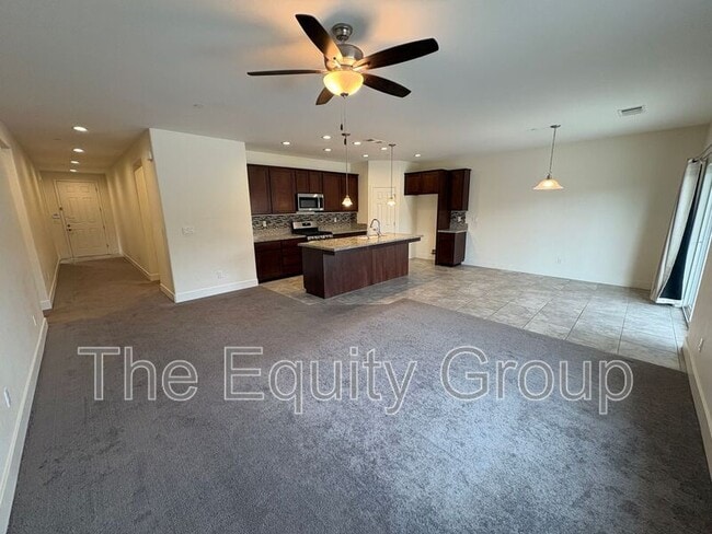 Building Photo - 2234 S Oakhurst Ct