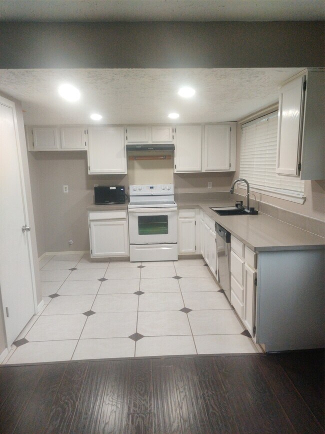 Building Photo - 24123 Bassett Hall Ln