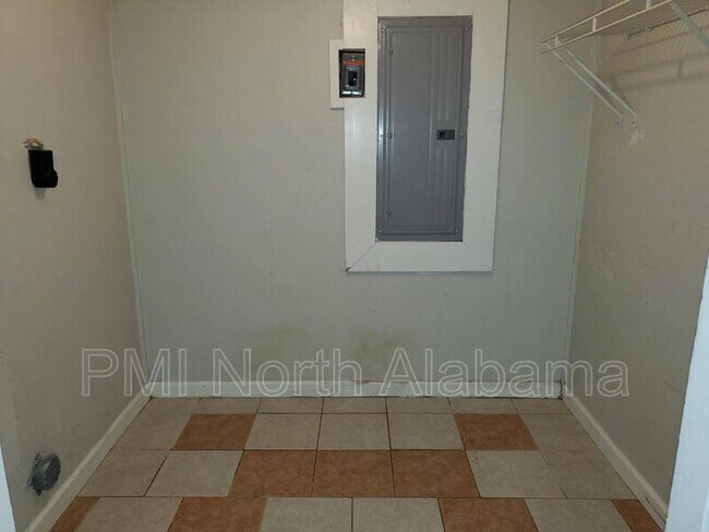 Building Photo - 2248 Norwood Dr NW