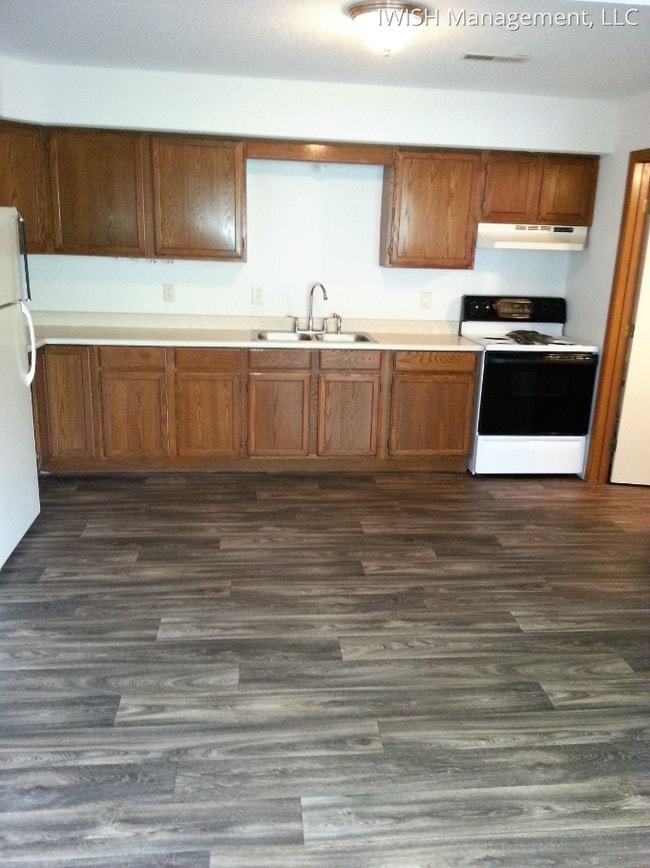 Kitchen - Slinger Apartments