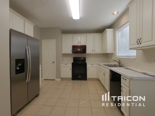 Building Photo - 9003 Cypress Square Dr